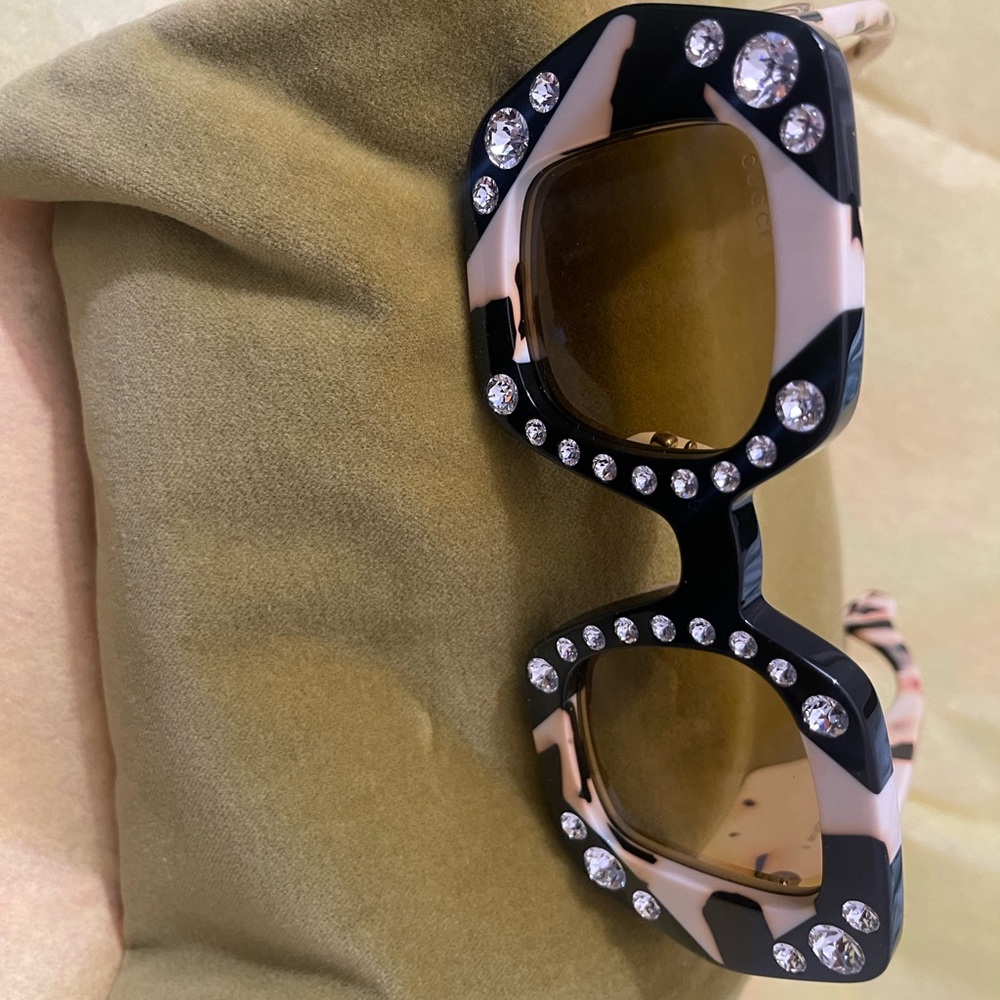 Gucci Black and Ivory Geometric Square Sunglasses with Diamond Detail - Picture 4 of 8
